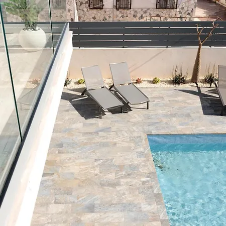Joseph Con Piscina Villa